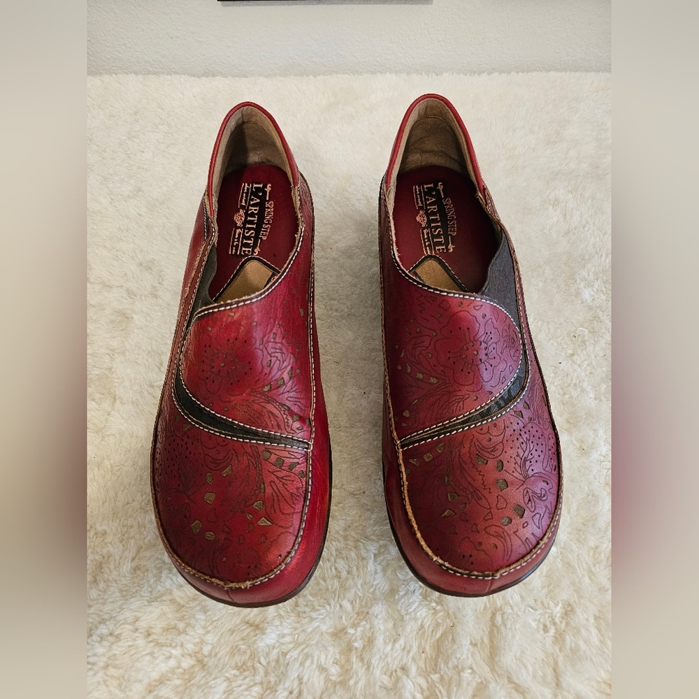 L'Artiste Spring Step Leather Slip Ons